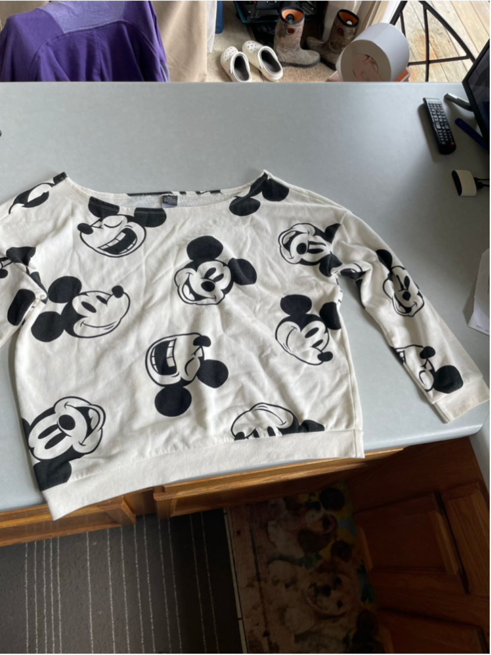 Women's Disney Mickey Mouse Sweatshirt XL White Black